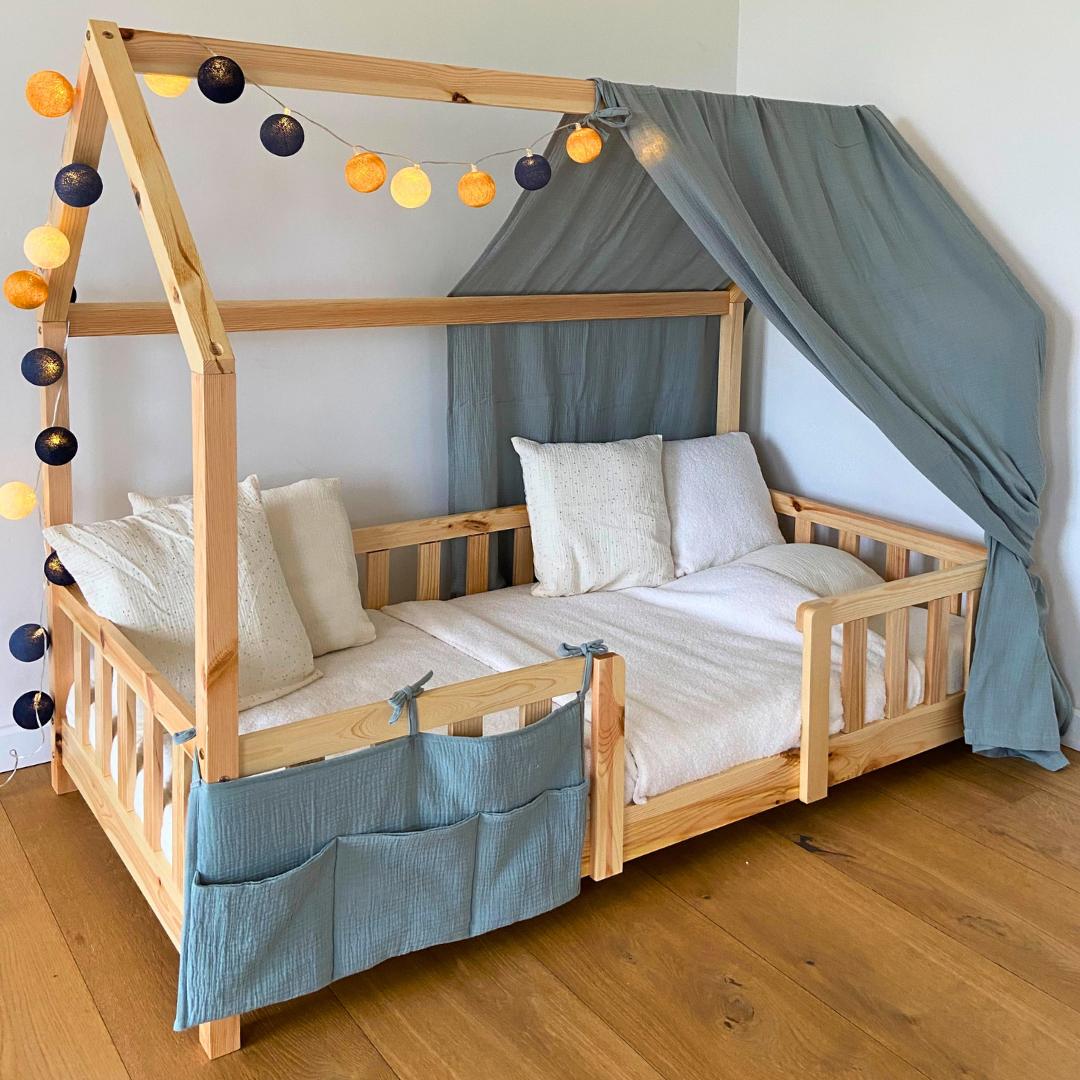 Pack lit cabane + ciel de lit + guirlande + range-doudou