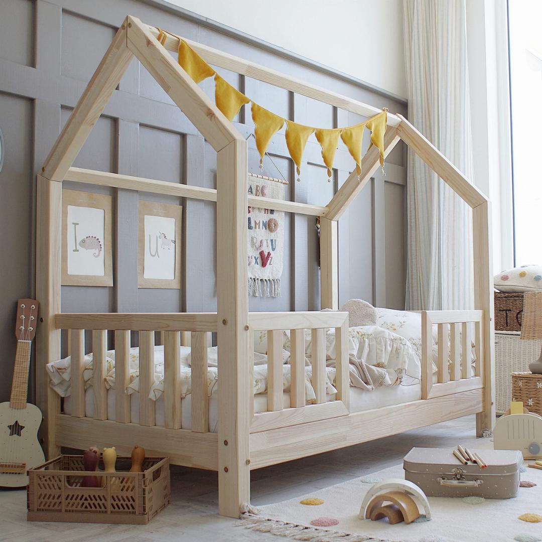 Lit cabane Montessori avec barrière Andrea 70x140cm Entrée au milieu