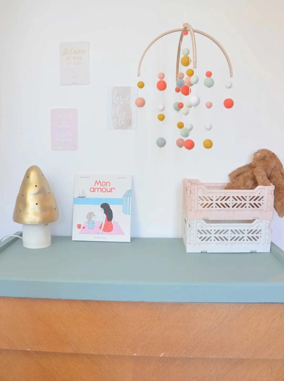 Mobile fait-main Corail & jaune moutarde