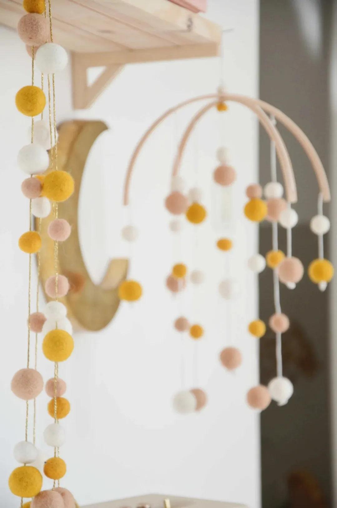 Guirlande chambre bébé - Jaune moutarde & Blanc
