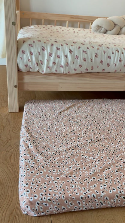Tapis de motricité léopard rose