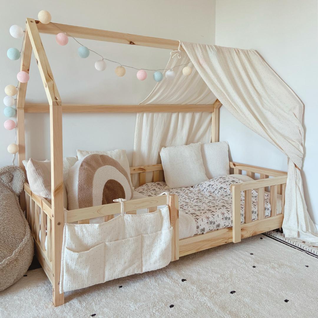 Pack lit cabane + ciel de lit + guirlande + range-doudou