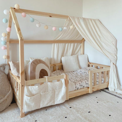 Pack lit cabane + ciel de lit + guirlande + range-doudou