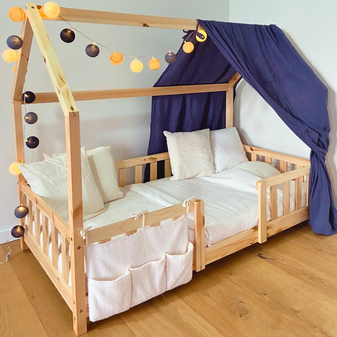Pack lit cabane + ciel de lit + guirlande + range-doudou