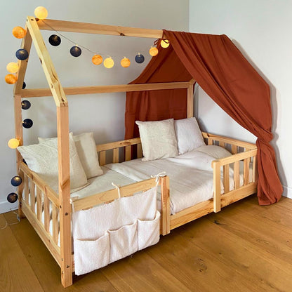 Pack lit cabane + ciel de lit + guirlande + range-doudou