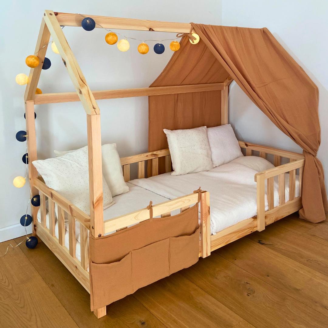 Pack lit cabane + ciel de lit + guirlande + range-doudou