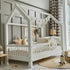 Lit cabane Montessori avec barrière Pia 70x140cm Blanc