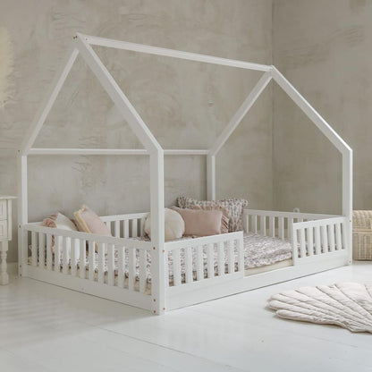 Grand lit cabane Montessori blanc Andrea avec barrière 140x200cm Entrée au milieu