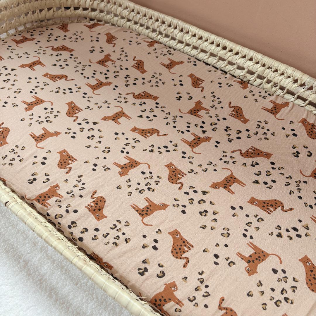 Panier à langer + matelas + housse leopard beige
