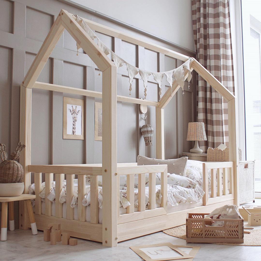Lit cabane Montessori avec barrière Andrea 70x140cm Entrée au milieu