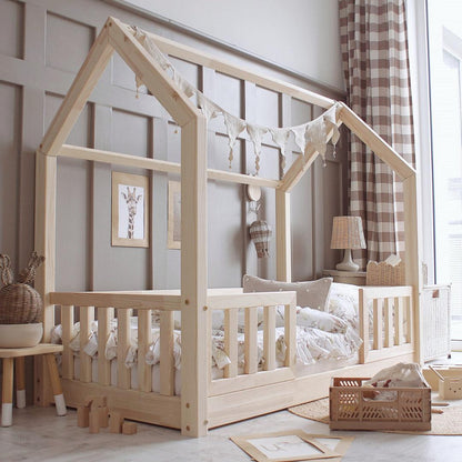 Lit cabane Montessori avec barrière Andrea 70x140cm Entrée au milieu