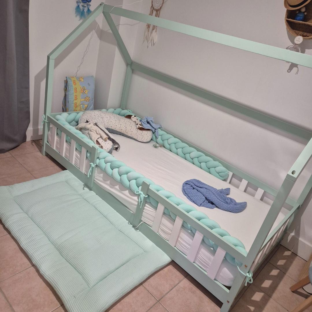 Lit cabane avec barrière + matelas - 90x200cm - Vert &amp; Blanc