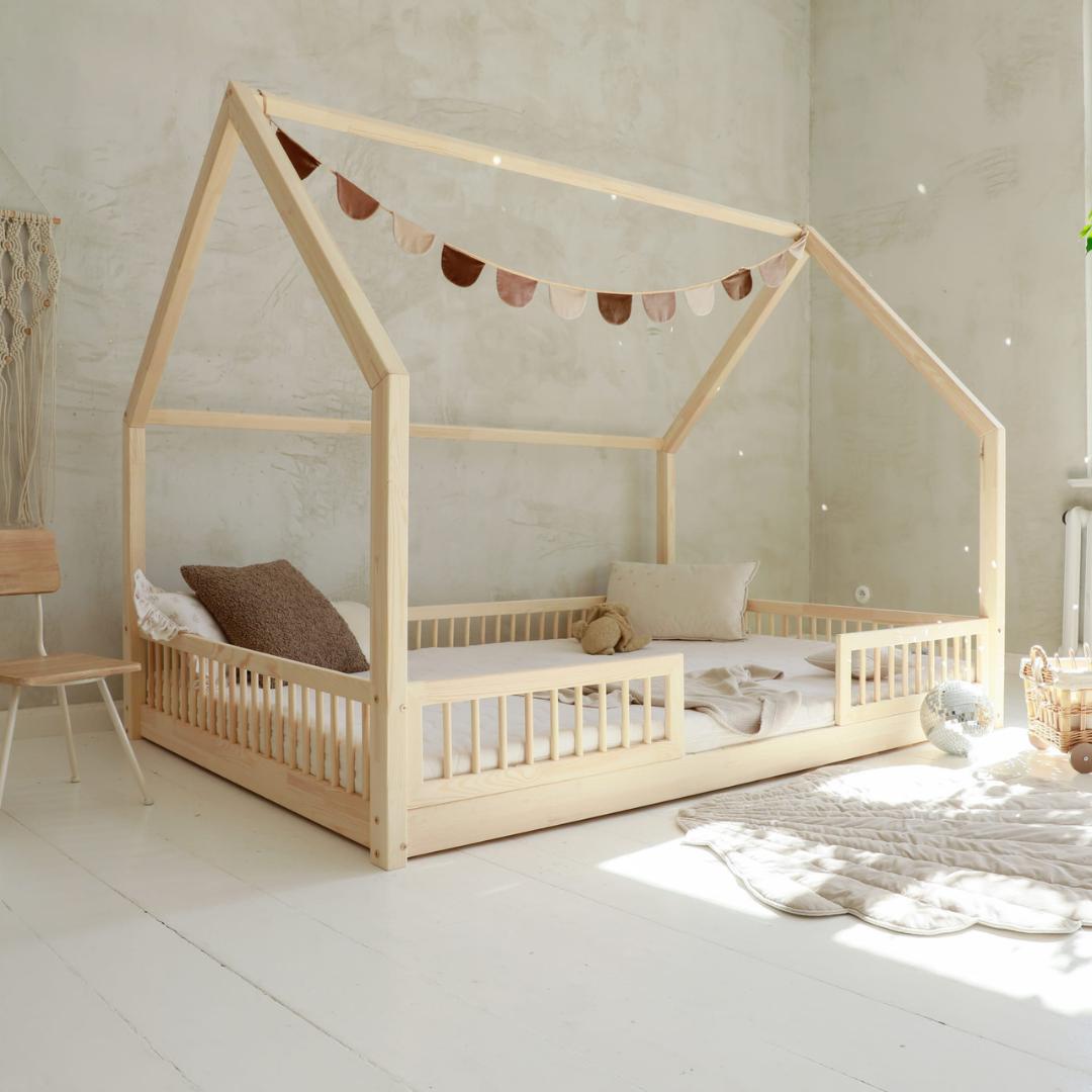 Grand lit cabane Montessori Paola avec barrière 140x200cm Entrée au milieu