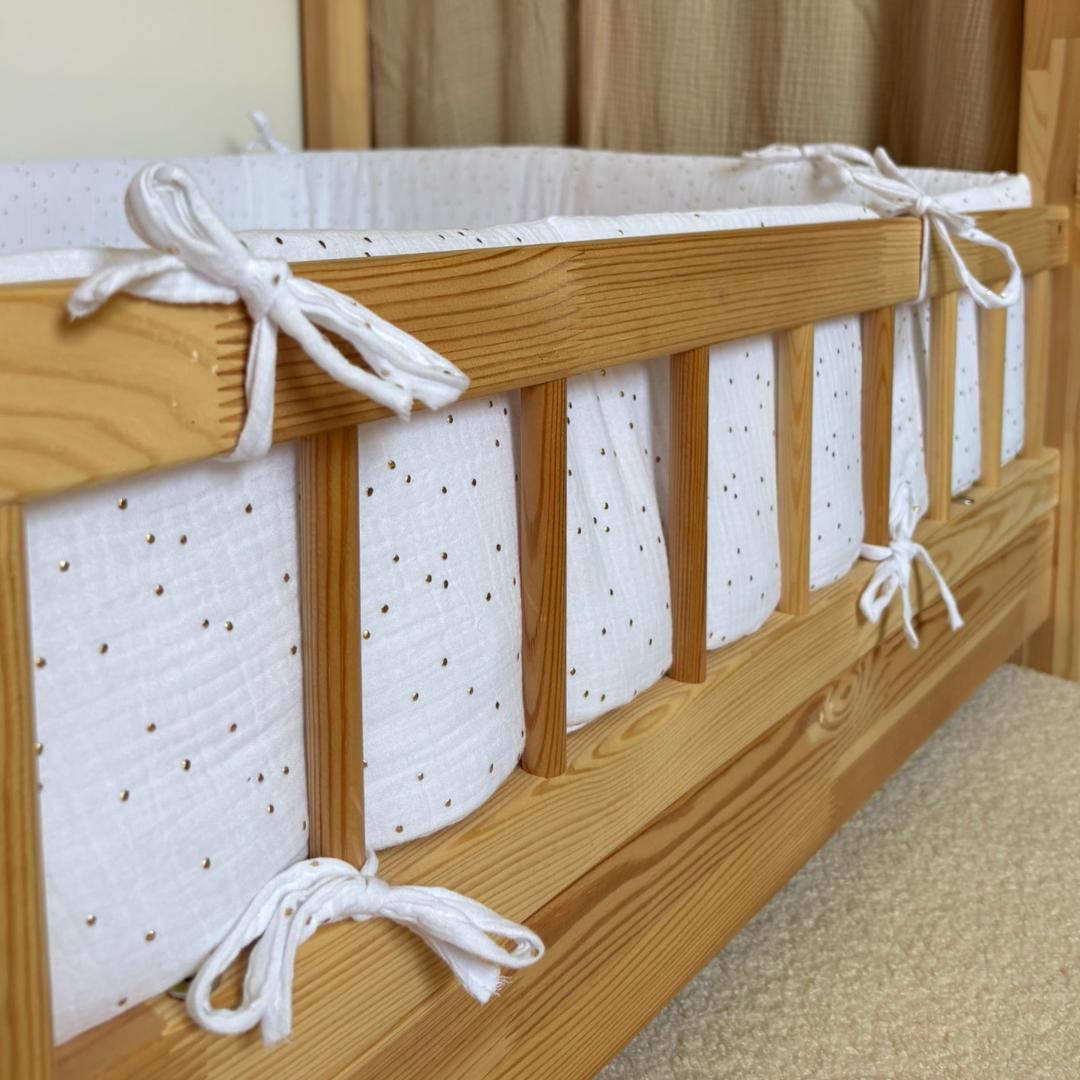Witte dubbelgaas cabinebedbumper met gouden stippen 