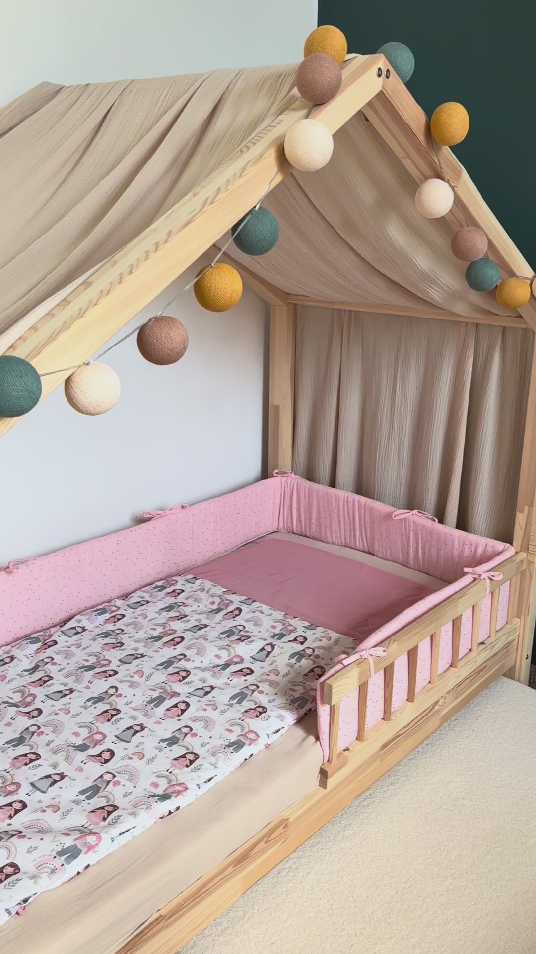 Roze dubbelgaas cabinebedbumper met gouden stippen 