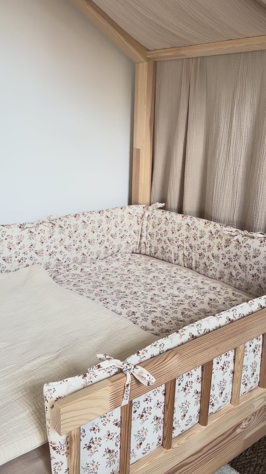 Tour de lit cabane double gaze fleuri Nina